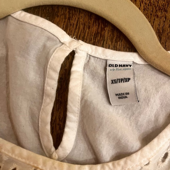 Old Navy Sleeveless Shirt, Size XS, Excellent Condition! - Picture 5 of 5